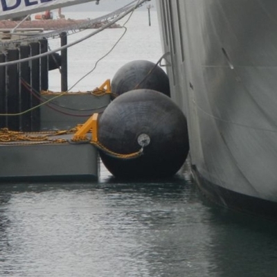 Dock Savunması İçin Poliüretan Cilt Özelleştirilmiş Köpük Dolgulu Çamurluk