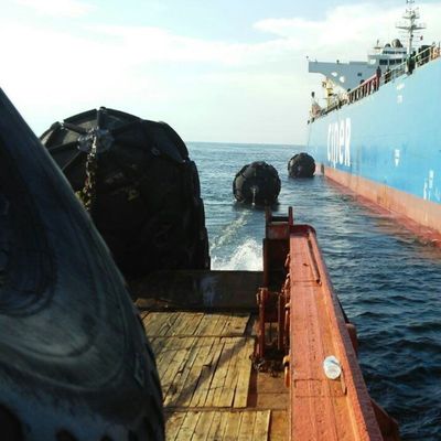 Yokohama şişme pnömatik çamurluk yüzer 50 kpa yerleştirme çamurluk