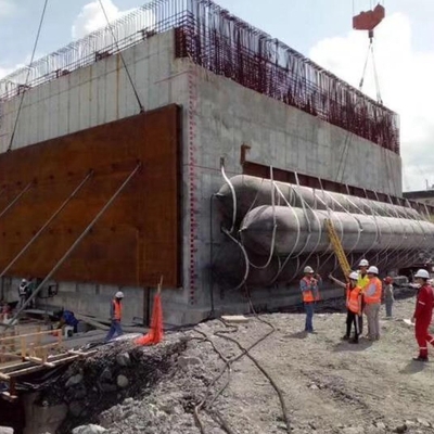 CCS Sertifikalı 0.8m * 12m Gemi Fırlatma Kauçuk Hava Yastığı Doğal Kauçuk Rulo Torbalar